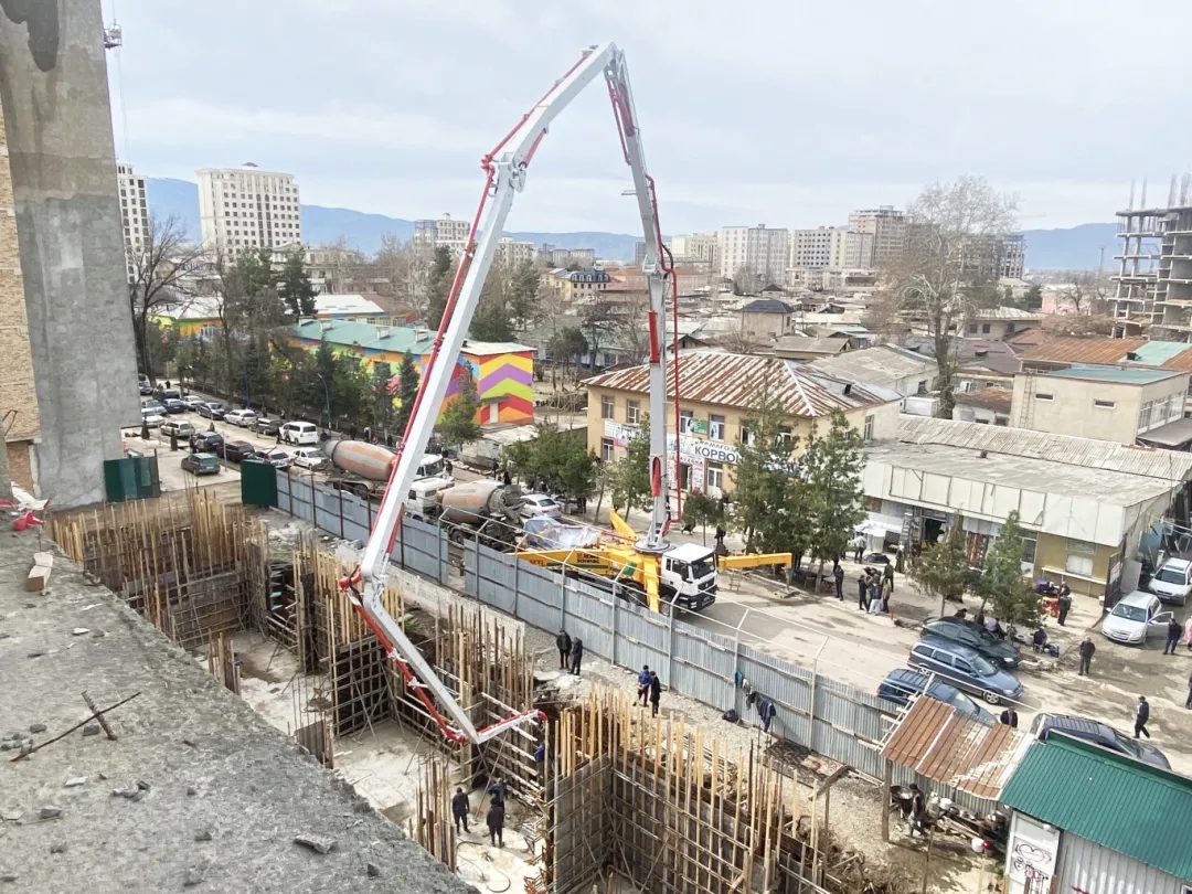 筑夢“藍(lán)?！保⌒旃け密嚒叭Ψ邸敝衼?！