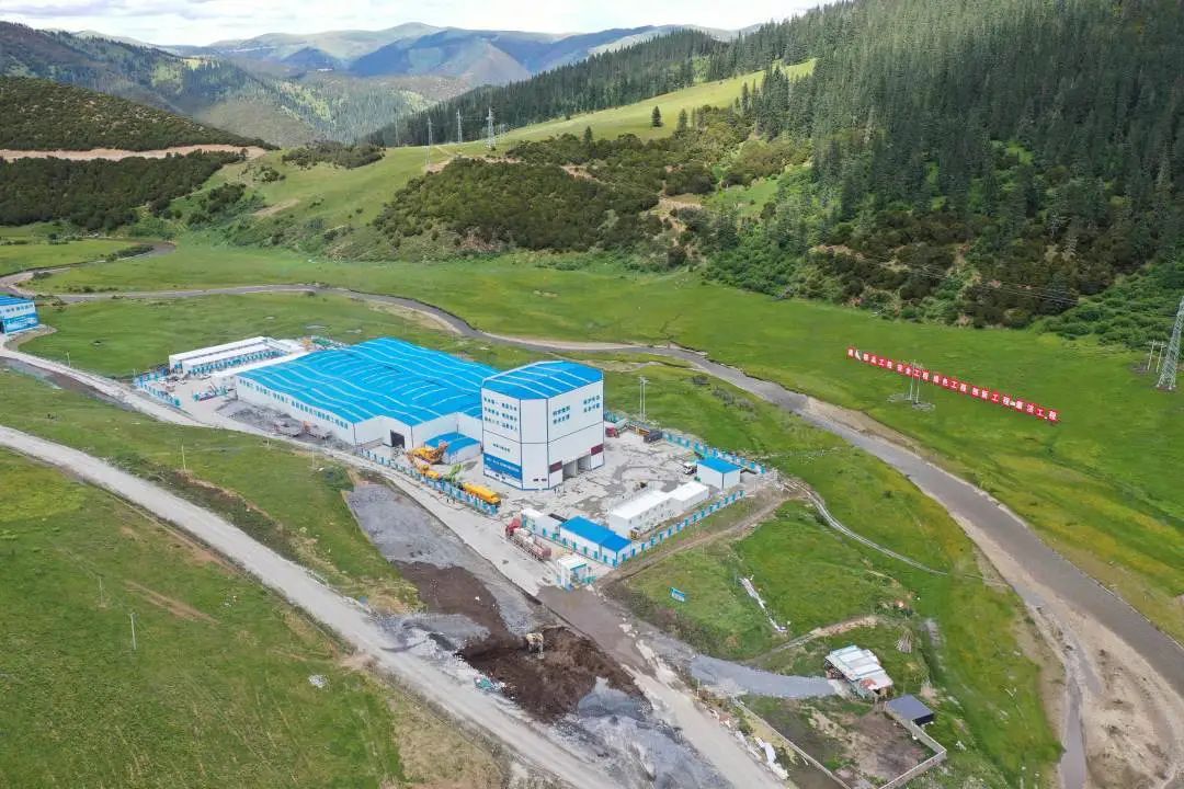 “站”立高原！徐工攪拌站助力川藏線建設(shè)！