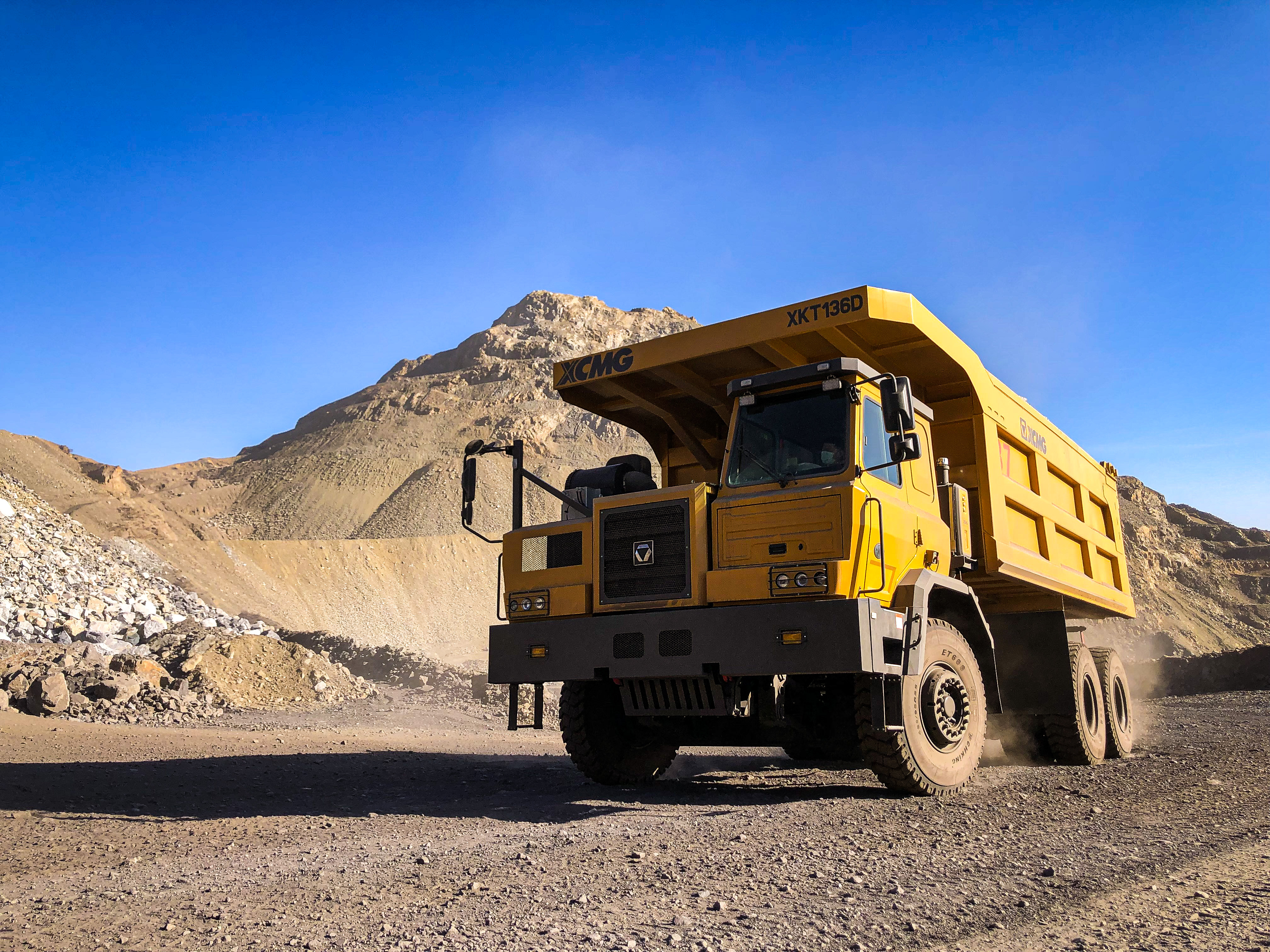 【新品下線】徐工XKT136D三橋?qū)掦w礦車正式下線！