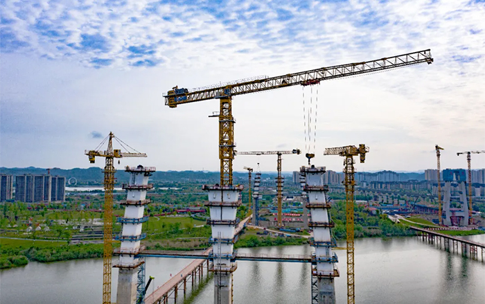 助力涪江兩岸“雙向奔赴”，徐工群塔顯身手！