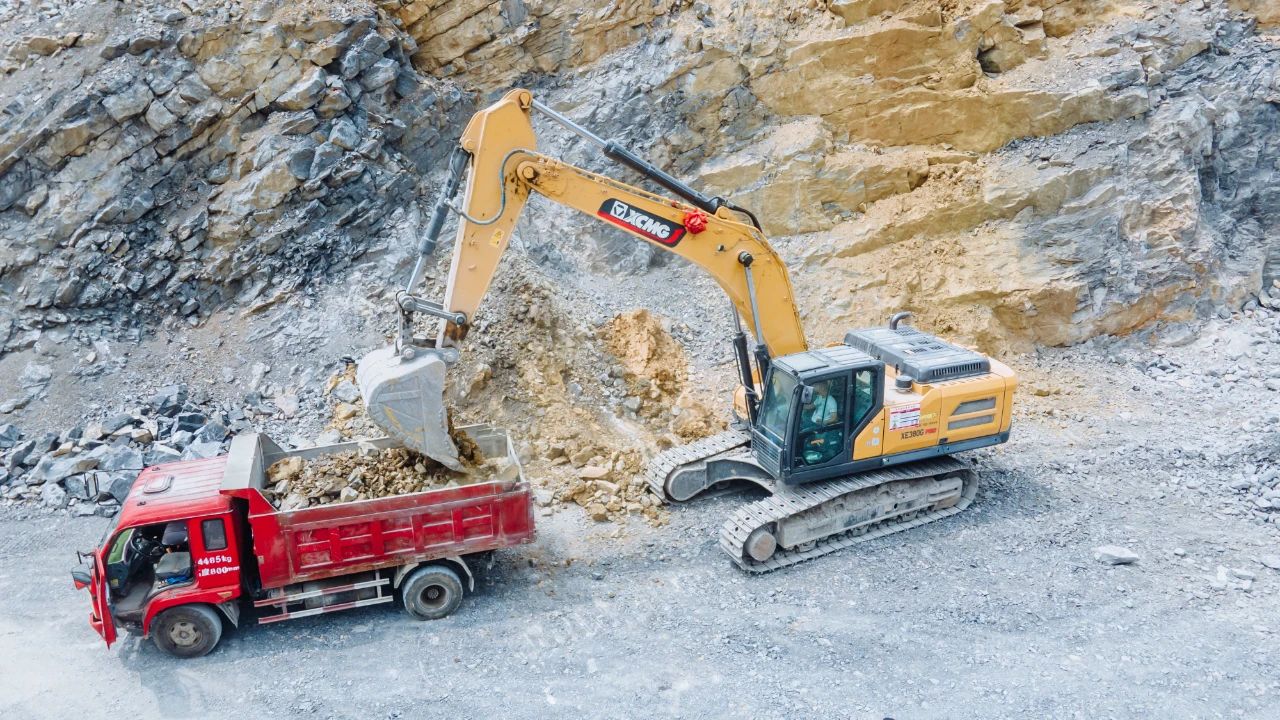 徐工XE380G PRO：掘金王者，超能裝