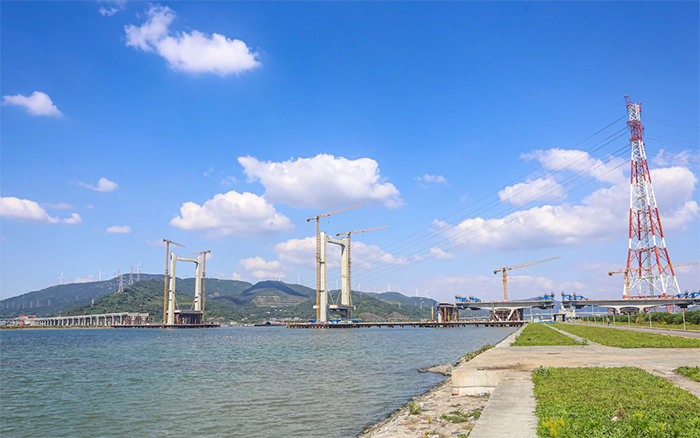 “牽手”群島！徐工塔機助力世界級跨海連島工程刷新“進度條”