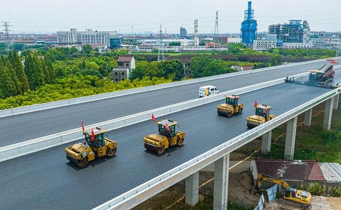 揭秘！常泰長(zhǎng)江大橋如何實(shí)現(xiàn)超寬橋面“一鍵鋪平”？