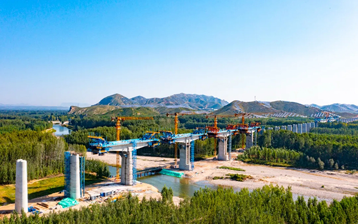 群塔筑雄忻！徐工助建山西首條時速350公里高鐵