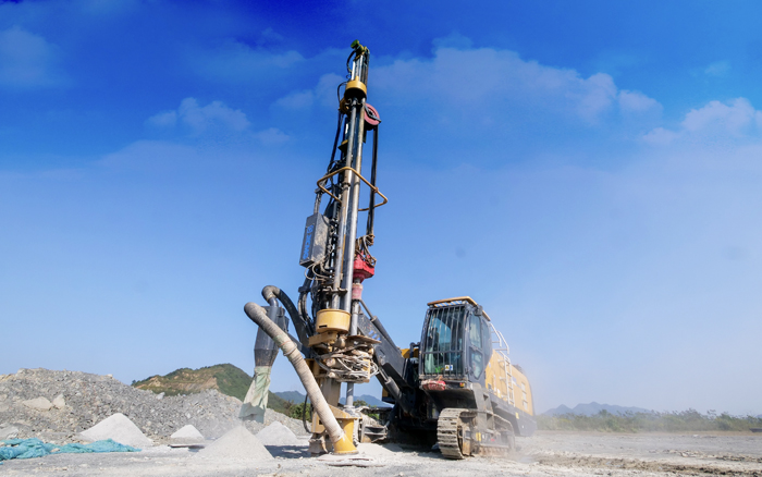 露天礦山，礦主們愛(ài)用徐工潛孔鉆！