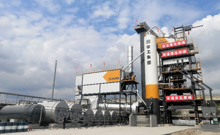 徐工4000型瀝青站 在鶴大高速大顯身手！