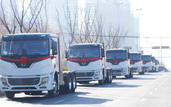 百臺齊發(fā)，千臺簽約！徐工新能源牽引車奔赴浙江