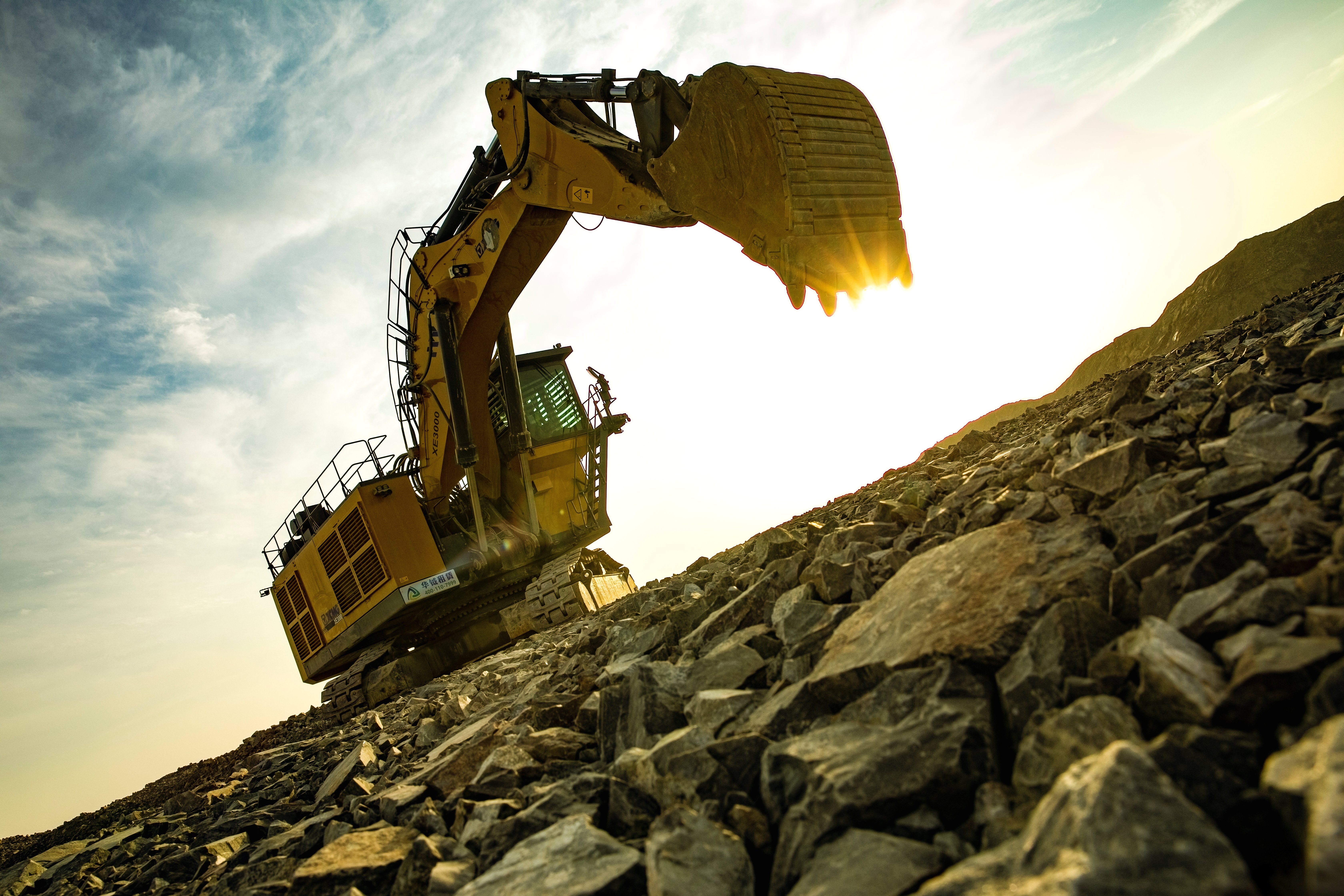 大型露天礦山智選之作，徐工XE3000礦用挖掘機(jī)