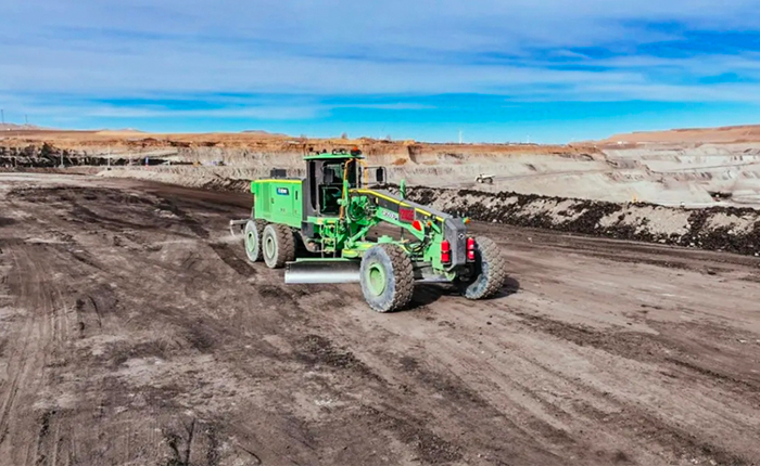 全國(guó)首臺(tái)！礦用大功率純電動(dòng)平地機(jī)震撼登場(chǎng)！