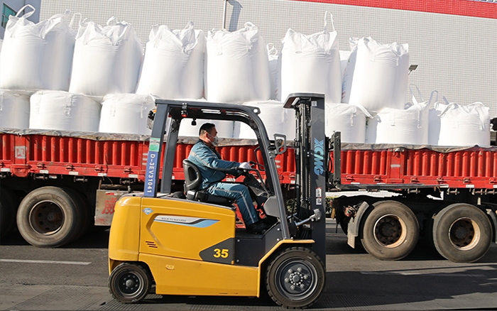 徐工新能源叉車為食品工廠綠色、高效生產(chǎn)保駕護(hù)航