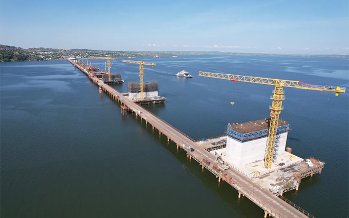 3200米超級工程！徐工塔機助建東非第一長橋