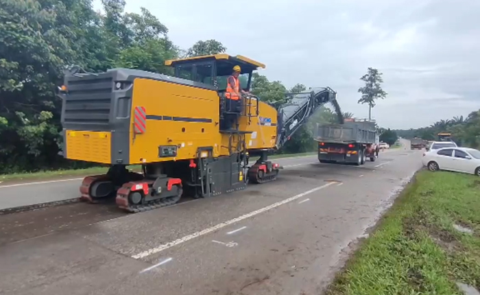 徐工成套道路機(jī)械油面施工，這次在馬來(lái)西亞！