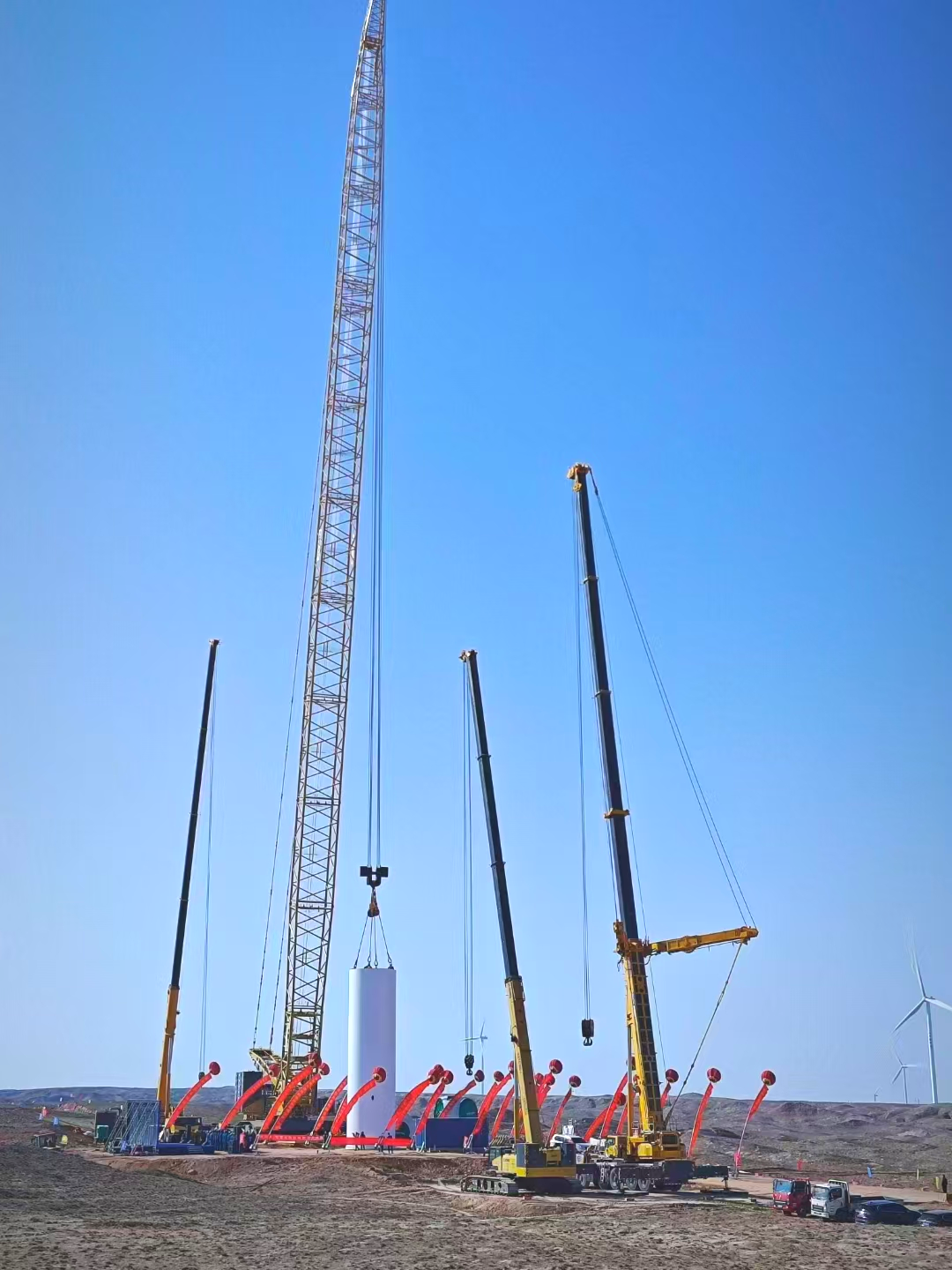 “舉重若輕”零偏差！徐工履帶起重機(jī)上演“施工大片”