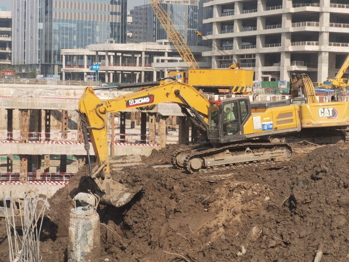 品質(zhì)+節(jié)油+高效！徐工XE335GK助建亞洲最大地下空間