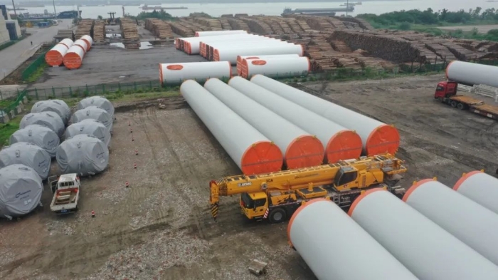 空間太?。吭谙滦旃2代可變支腿，百噸塔筒在港口“穩(wěn)運”！