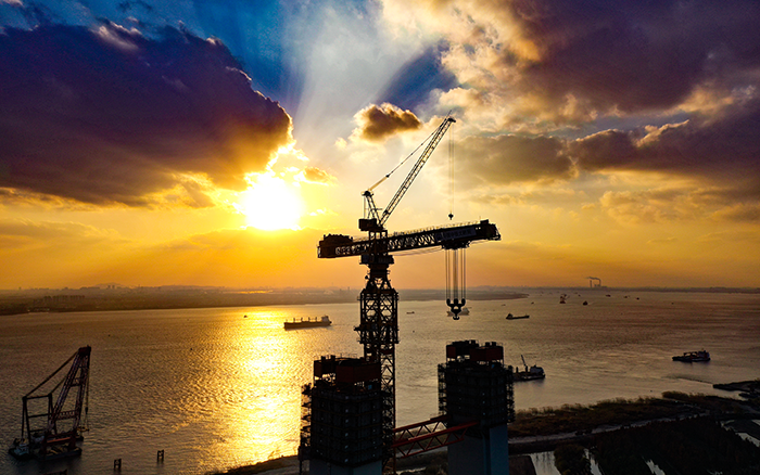 筑夢云端 徐工超大塔助力“超級工程”建設“滿弦”推進