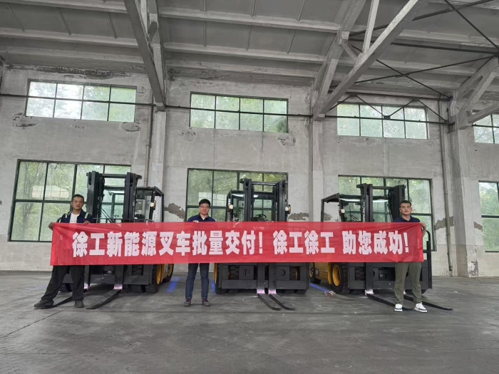 品質(zhì)與服務(wù)共拓市場(chǎng)新局！徐工孔雀叉車賦能冶金行業(yè)