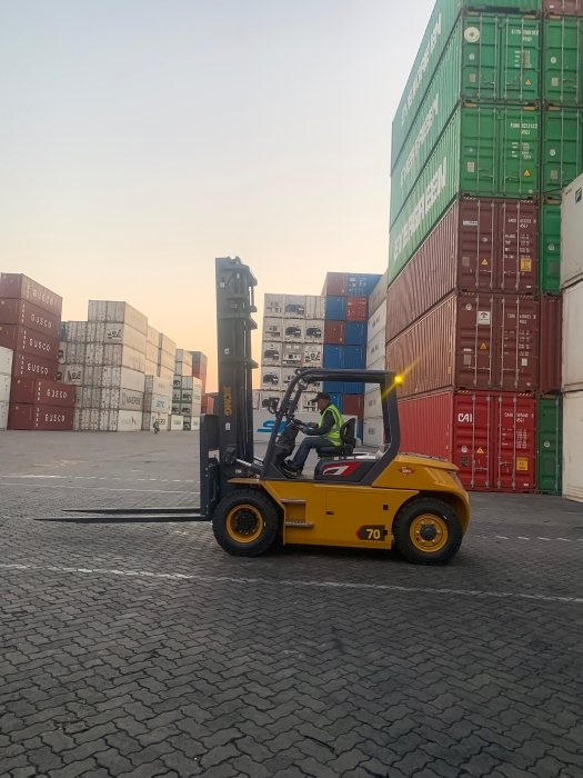 徐工叉車批量進(jìn)駐廈門港，一站式解決方案賦能港口物流新升級(jí)