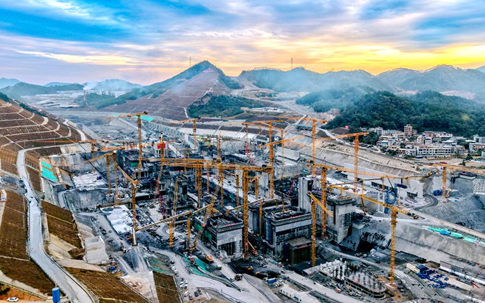 徐工群塔奮戰(zhàn)平陸運河 “世紀工程”雄姿初現(xiàn)