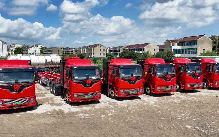 綠色物流再提速，徐工新能源牽引車批量入港！