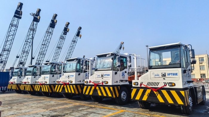 新車交付忙！徐工新能源重載牽引車以多維優(yōu)勢賦能大宗貨物智慧轉(zhuǎn)運