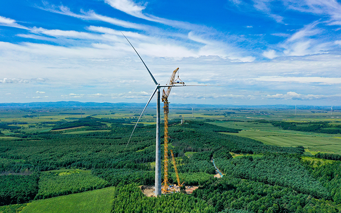 全球最高最大風(fēng)電動(dòng)臂塔機(jī)，首秀告捷！