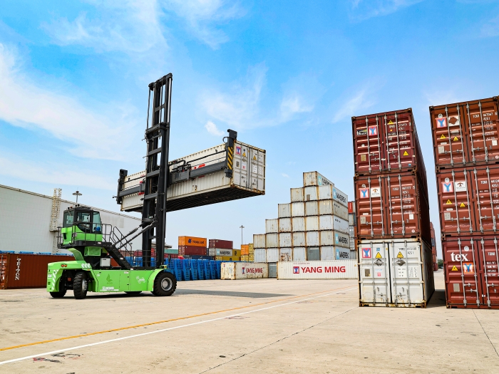 賽場(chǎng)競(jìng)鋒芒！“徐工杯”堆高機(jī)操作員技能大賽見證“真功夫”