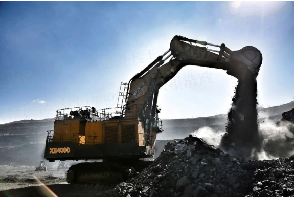 近5萬(wàn)小時(shí)高效出勤！徐工XE4000液壓鏟受礦區(qū)高度贊揚(yáng)！