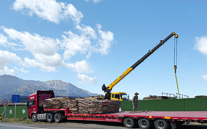 徐工 “鋼鐵力士” 亮劍西北，硬核吊裝火力全開
