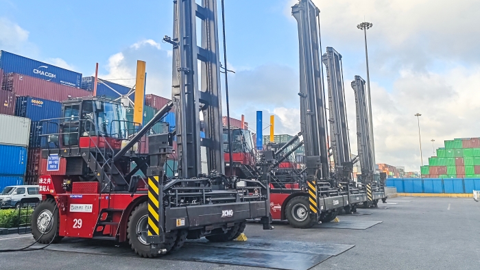 逐綠向新，東方大港涌動“徐工純電力量”！