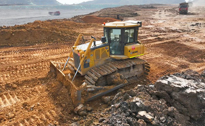 徐工推土機(jī)助力新中國(guó)建設(shè)的第一條運(yùn)河