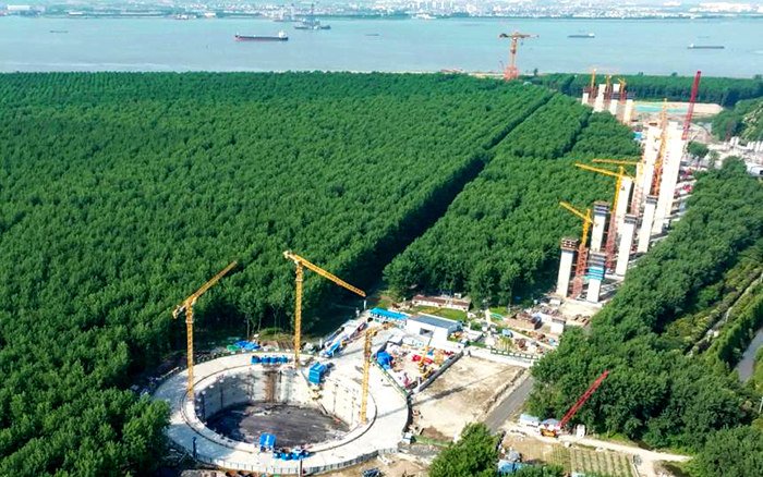 提前1個月！徐工金助力世界最大跨度橋梁錨碇封底