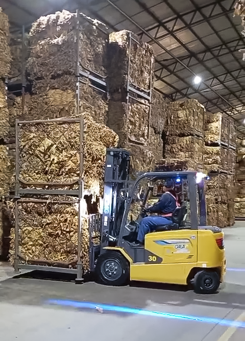 徐工鯤鵬電動(dòng)叉車：煙草運(yùn)輸?shù)陌踩咝逻x擇