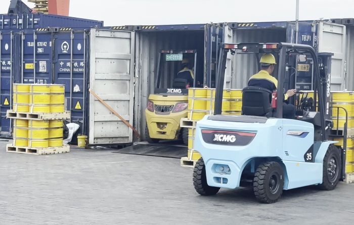 徐工雙系列叉車硬核助力！寧夏鐵路貨運(yùn)站跑出高效運(yùn)輸加速度