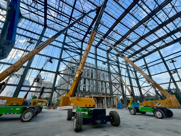 助力“中國智造”！徐工8臺高米數(shù)電動直臂高空作業(yè)平臺會戰(zhàn)北京火箭大街