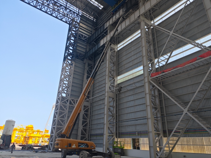 52米“巨臂”顯神通！徐工純電動高空作業(yè)平臺高效攻堅藍水海洋車間擴建