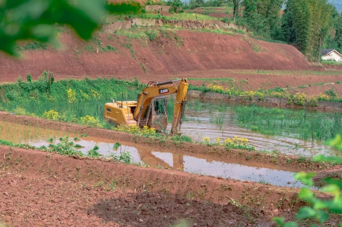 建設“巴渝糧倉”，徐工挖機我在行（háng）！