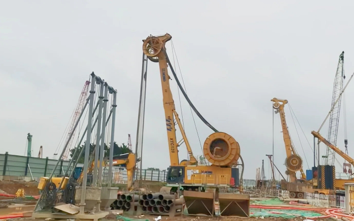 徐工 XTC120 雙輪銑，攻克機(jī)場(chǎng)隧道復(fù)雜地質(zhì)！