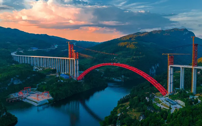 1834米，震撼合龍！ 徐工塔機助力中國再造世界級基建