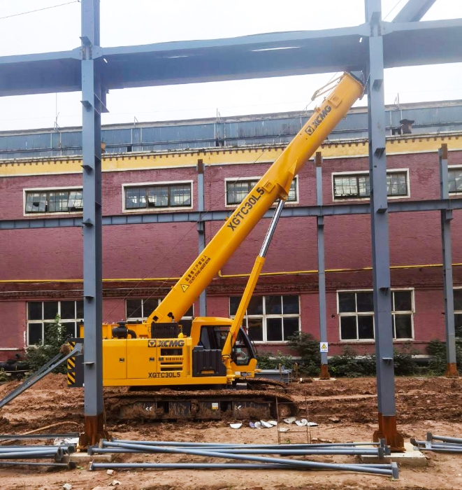 擎臂破泥濘，穩(wěn)力定乾坤！XGTC30L5攻堅泥沼鋼結(jié)構(gòu)吊裝