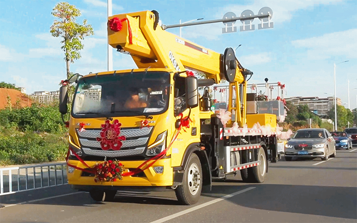 婚車新物種！徐工高空作業(yè)車見證“硬核浪漫”