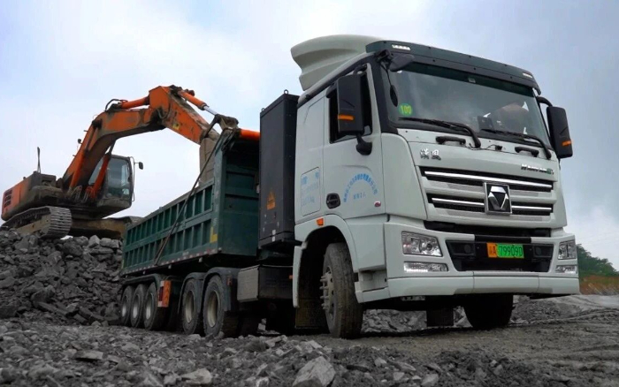 三次都選TA！徐工純電動牽引車助力西南砂石料運輸！