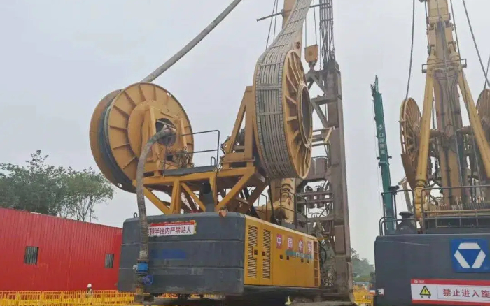 地質(zhì)無(wú)難題！徐工雙輪銑槽機(jī)助力區(qū)域基建按下 “加速鍵”